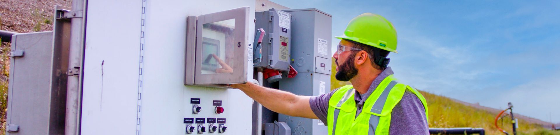 Driver fuels WM truck with renewable natural gas